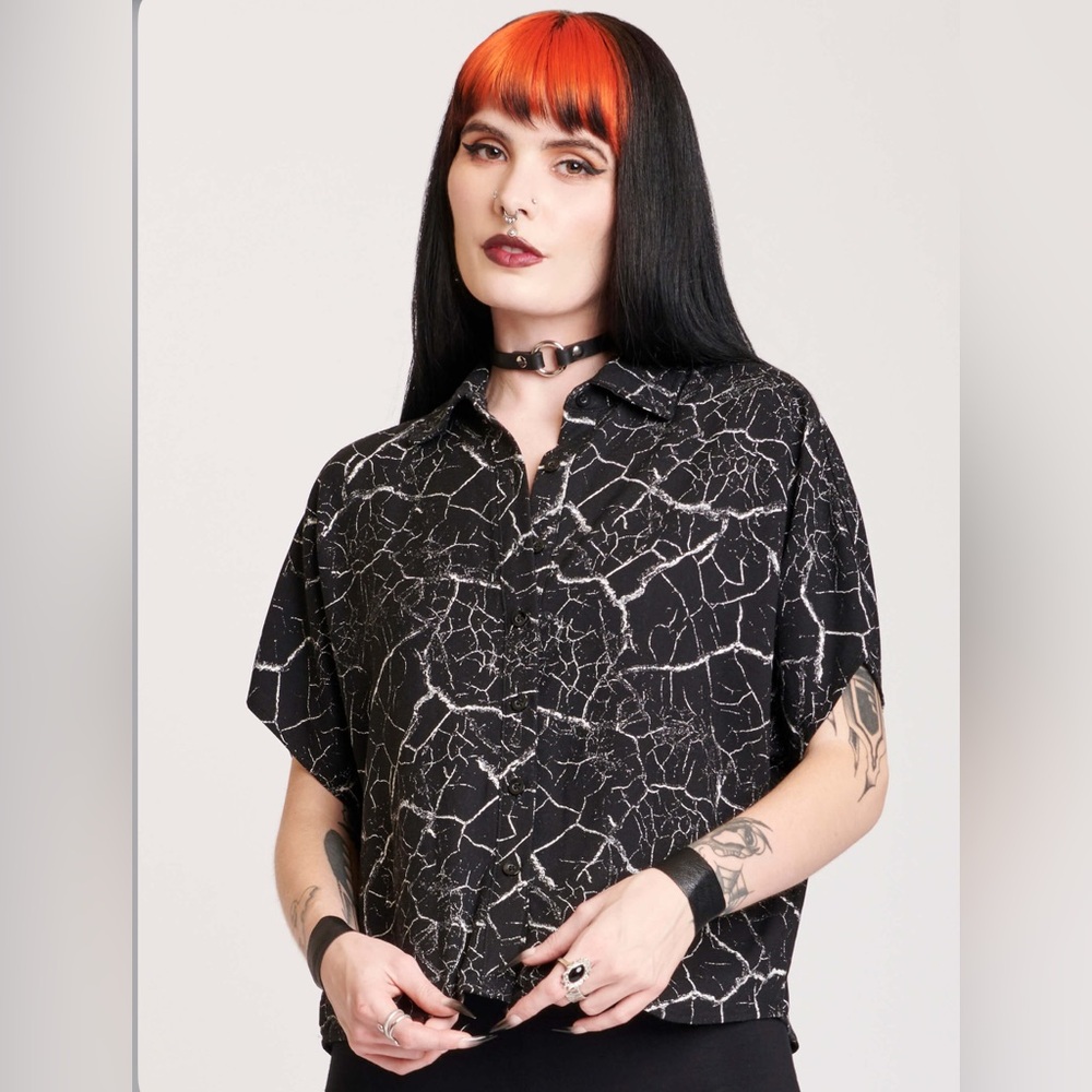 Midnight Hour Cracked Paint Button Up Top XS
